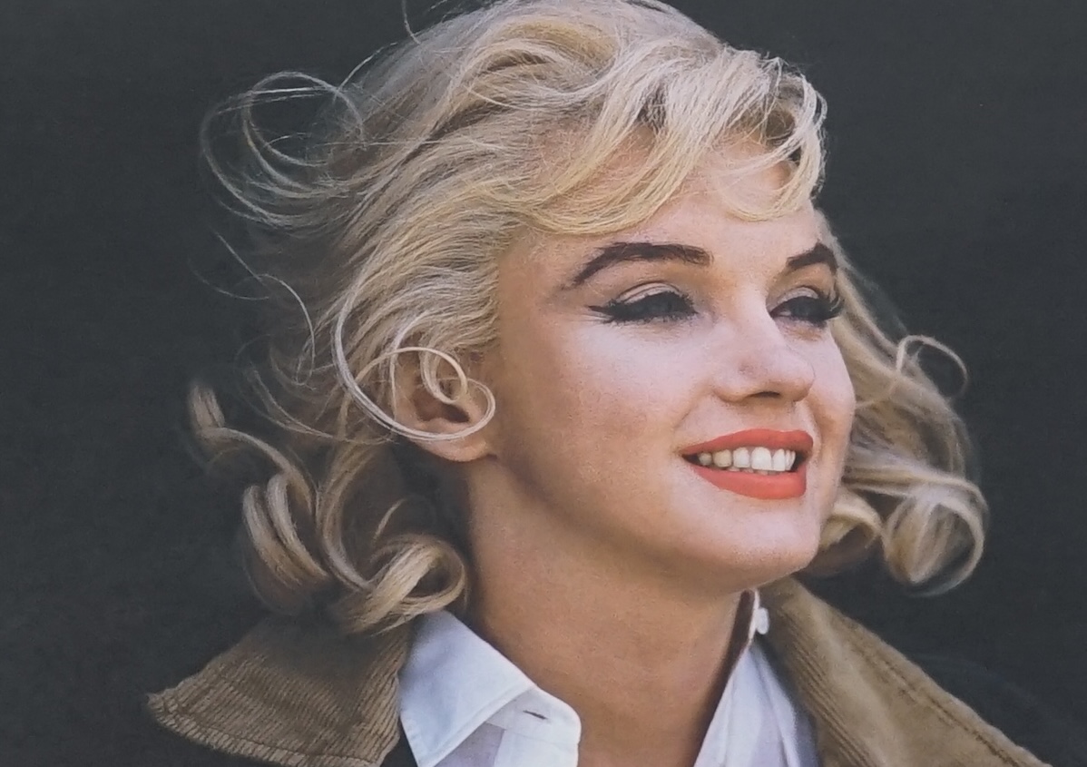 Eve Arnold (1912-2012), limited edition re-printed colour photograph, Marilyn Monroe, pencil numbered 428/495, and signed by Arnold, with documentation, 49cm x 35cm. Condition - good